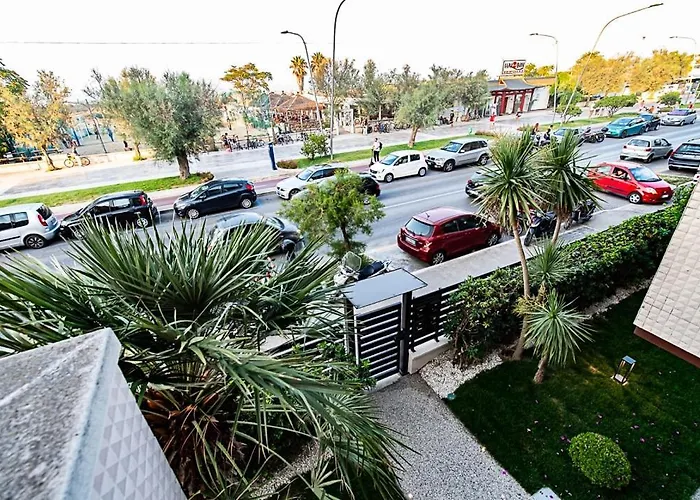 Attico Fronte Mare Con Terrazzo *